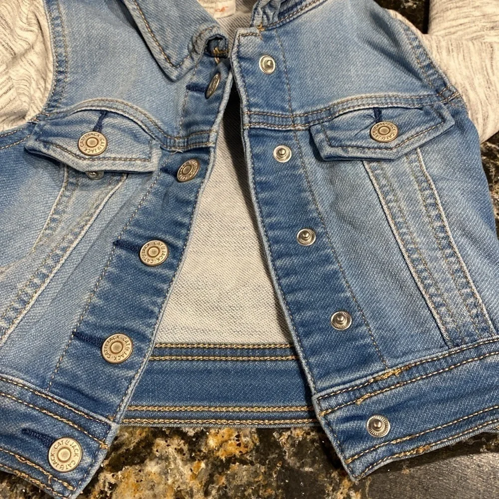 T baby Cat & Jack blue denim jacket size 18 M